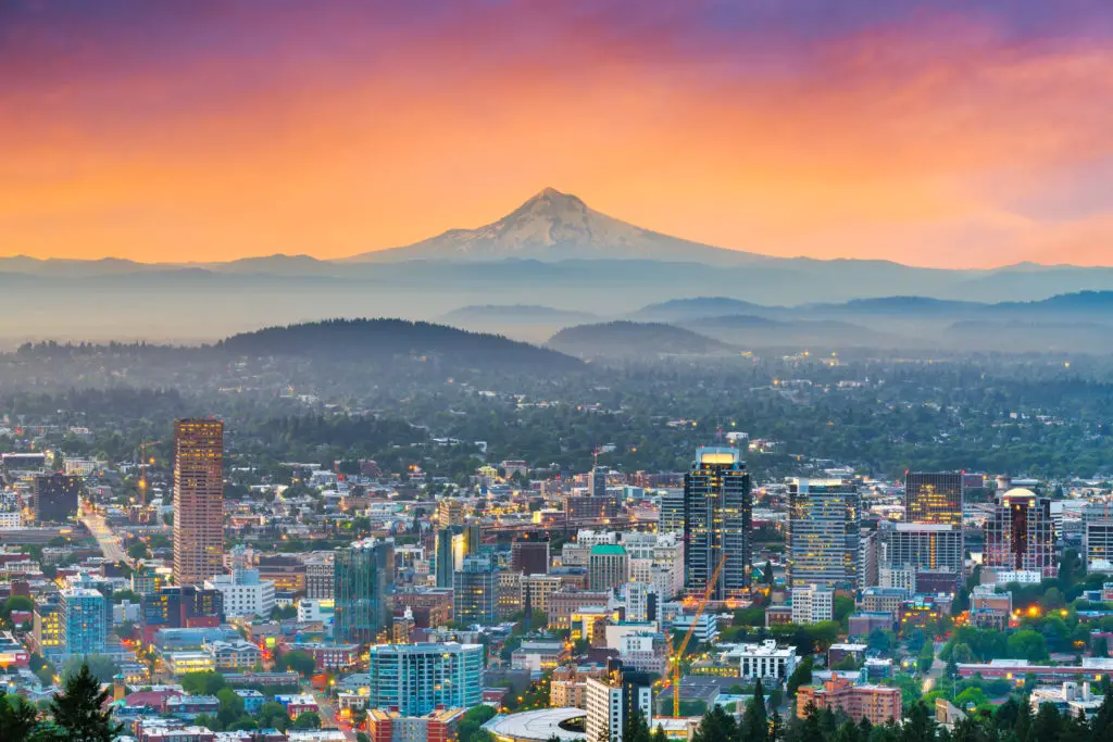 9 Famous Celebrities Who Live in Portland, Oregon – Suggested By Locals